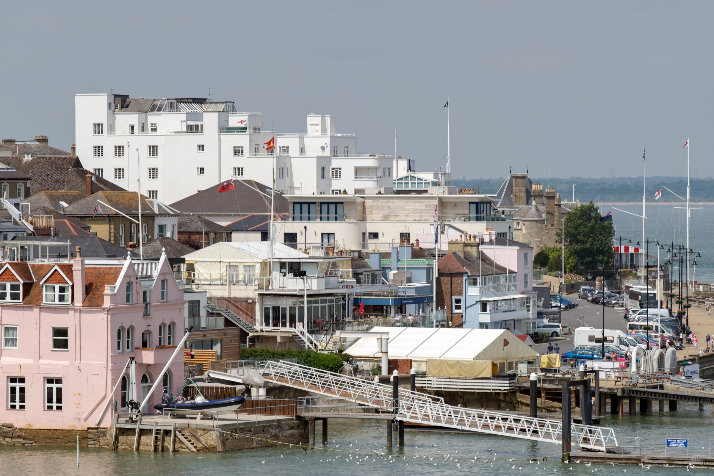 Cowes,_Isle_of_Wight[1].webp